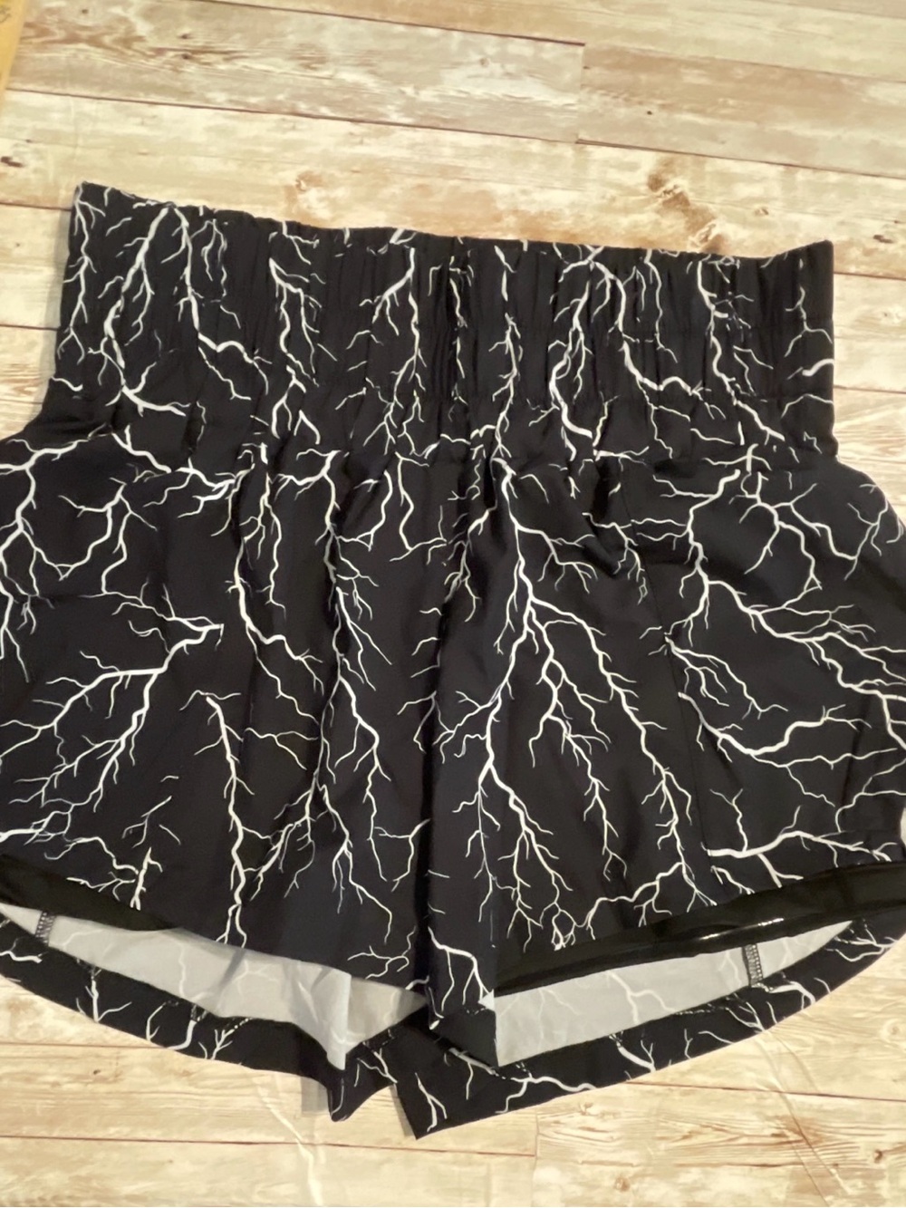 CVG Supercharged Day Dream Shorts 5 inch Size M NWOT